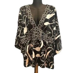 1X Pink Mode black & white graphic deep v/neck tunic blouse top